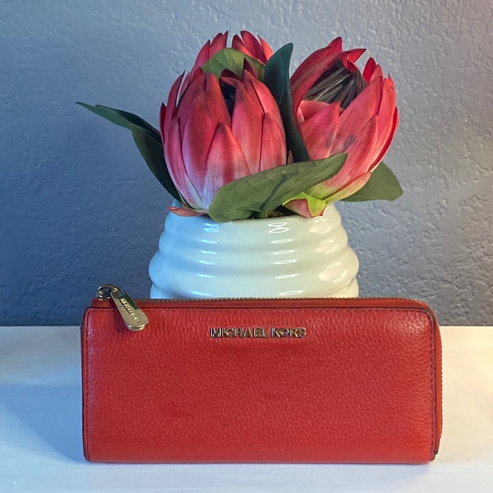 Michael Kors Jet Set Travel
Mandarin Continental Leather
Wallet